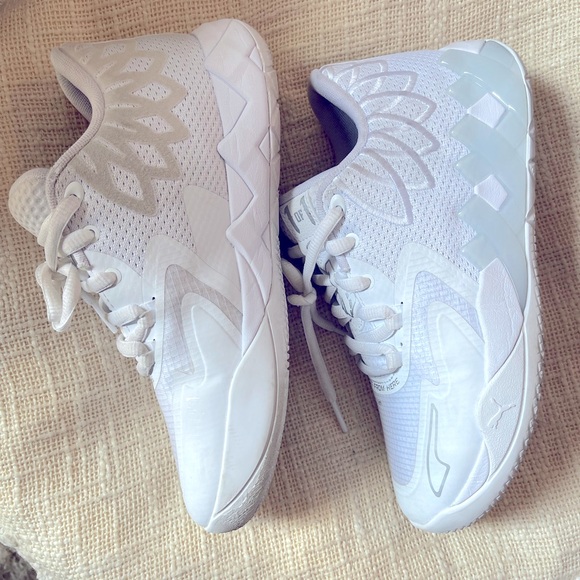 Lamelo ball basket ball shoes. normal season basket ball shoes - Picture 3 of 5